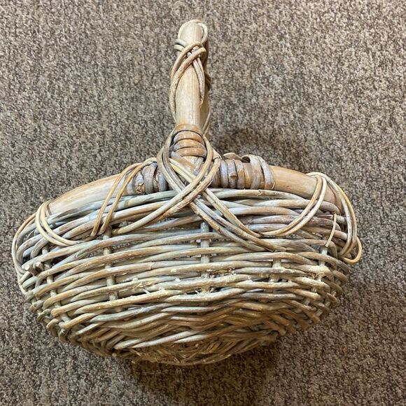 Rustic Primitive Home Decor Organized Tan Basket with Handle Wicker And Bamboo - Picture 7 of 15